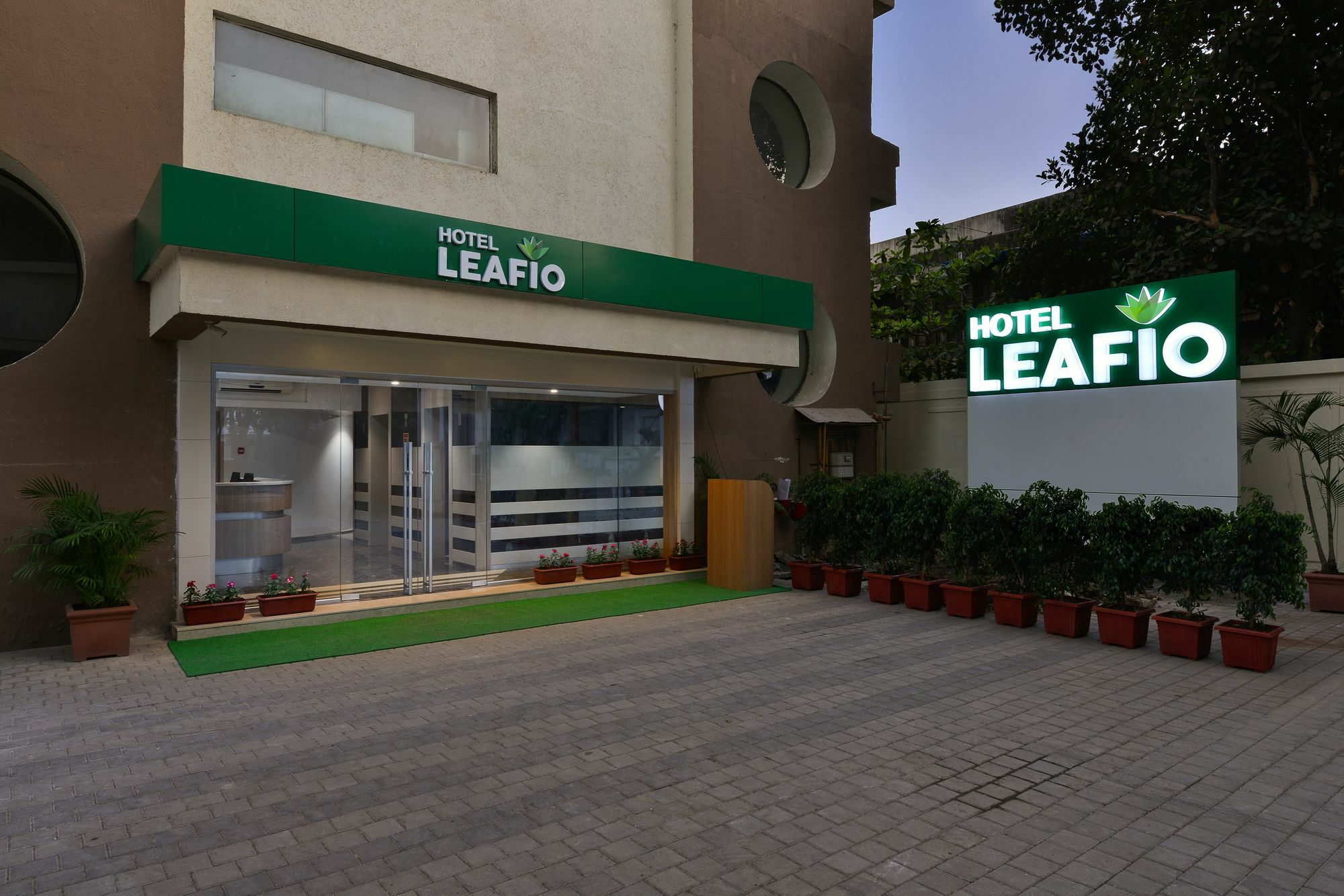 Hotel Leafio Mumbai Ngoại thất bức ảnh